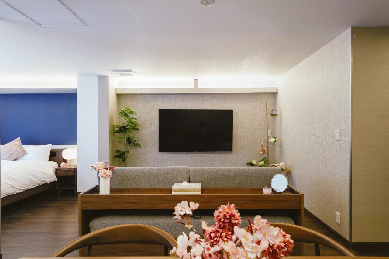 Cherry Blooming Tokyo- All Suite Boutique Hotel 东京伊樱里-中央区全套房艺术酒店 Экстерьер фото