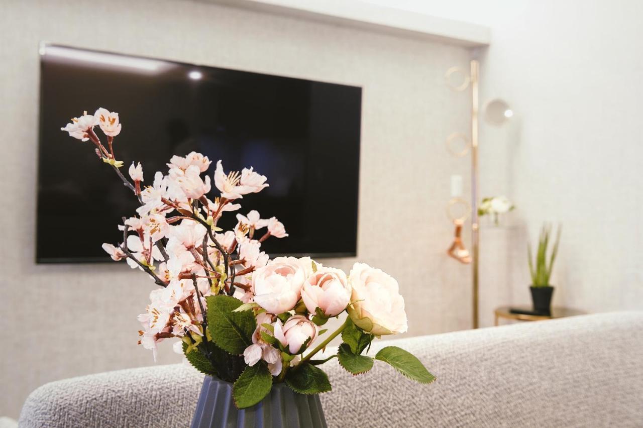 Cherry Blooming Tokyo- All Suite Boutique Hotel 东京伊樱里-中央区全套房艺术酒店 Экстерьер фото